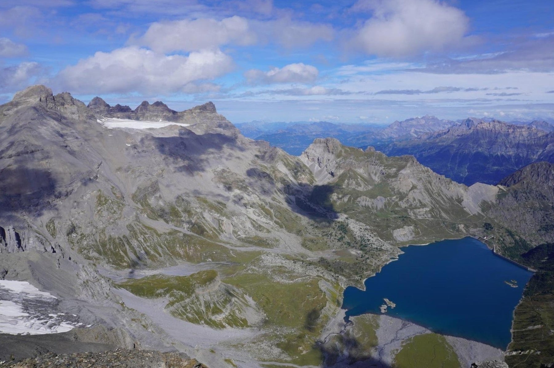 Une sélection manuelle de paysages alpins choisis pour leur force visuelle