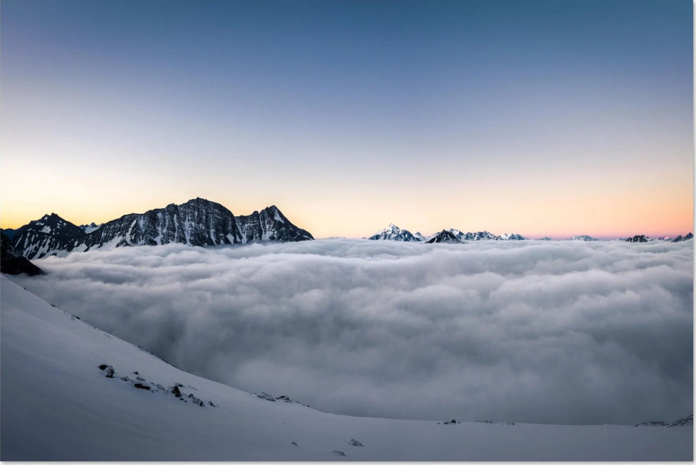 Tableau photo des Alpes avec sommets et lumière sur un paysage alpin
