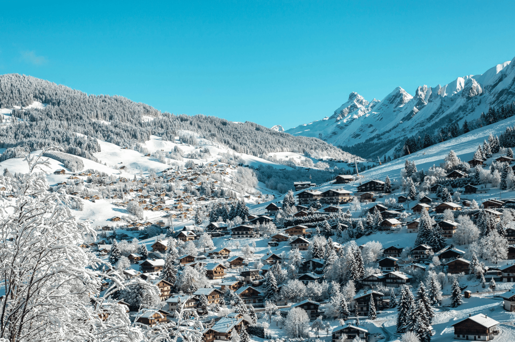 Photos of the Aravis, chalets, slopes, and landscapes of La Clusaz