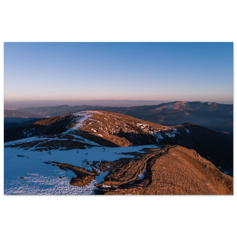 Photo aérienne du Hohneck enneigé au coucher du soleil — tableau photo paysage de montagne en Alu Dibond, fabrication française