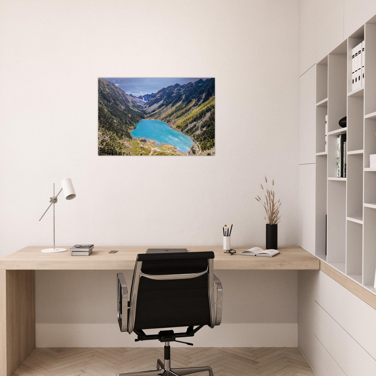Tableau photo d’une vue aérienne du lac de Gaube à Cauterets sur aluminium Dibond mat, présenté dans un intérieur