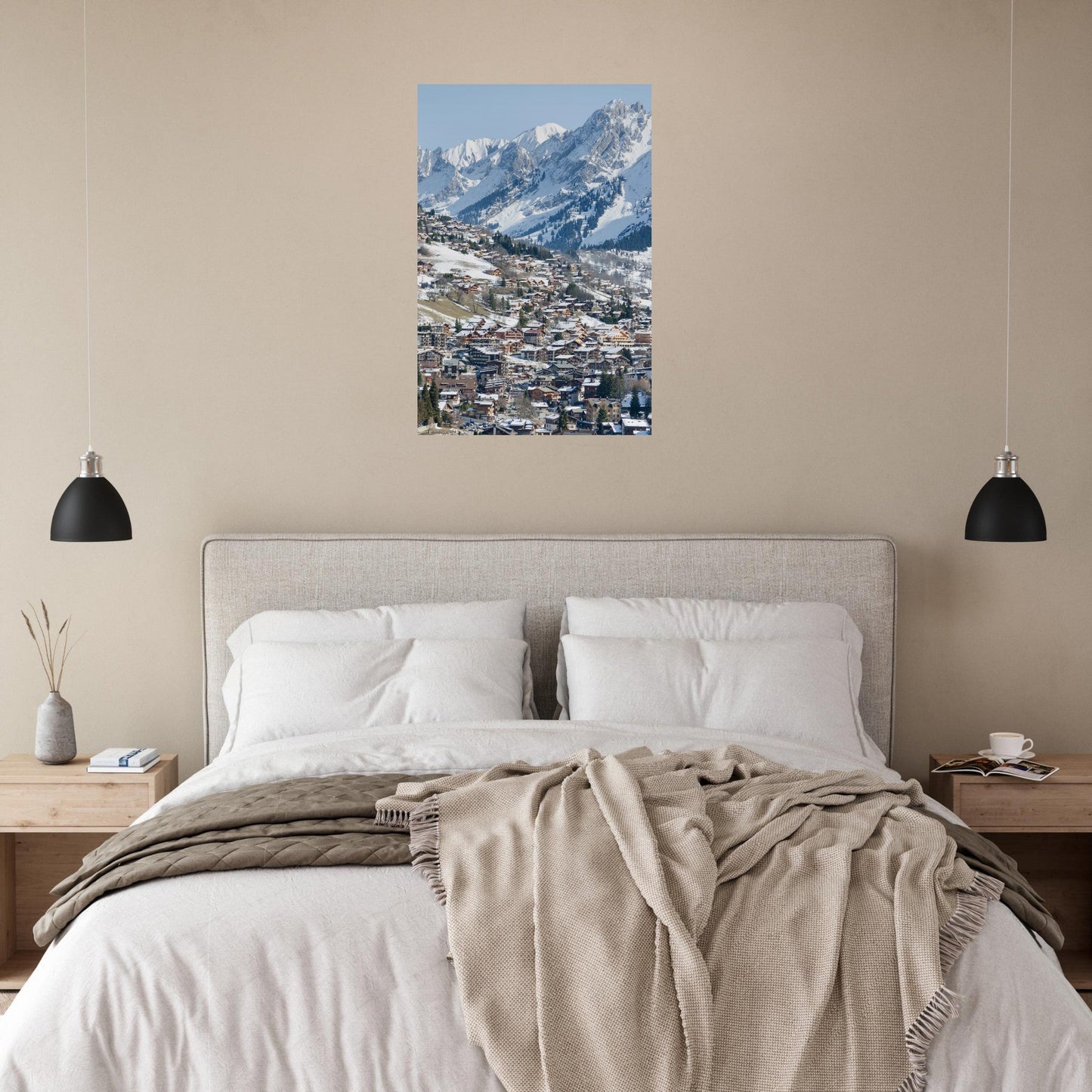 Tableau photo de La Clusaz en hiver face aux Aravis sur aluminium Dibond mat, présenté dans un intérieur