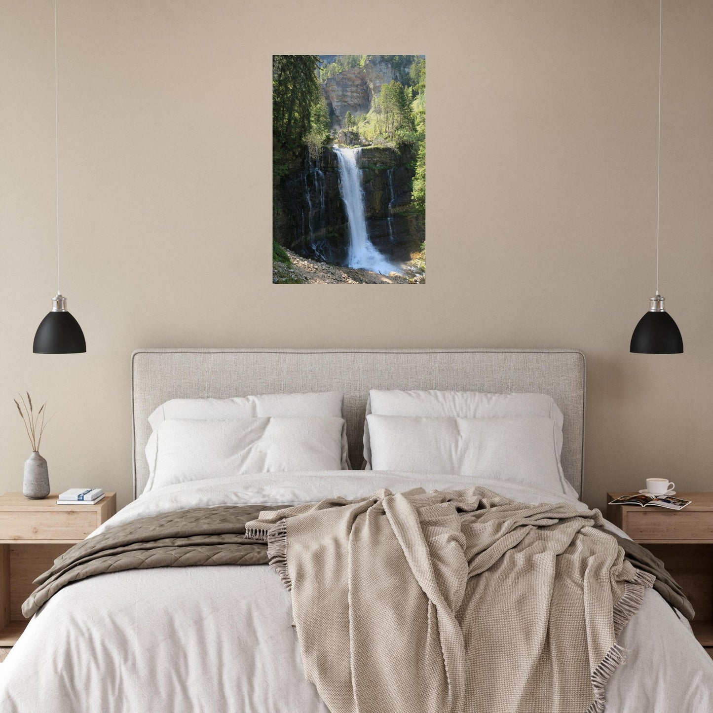 Tableau photo de la Grande Cascade du Cirque de Saint-Même sur aluminium Dibond mat, présenté dans un intérieur