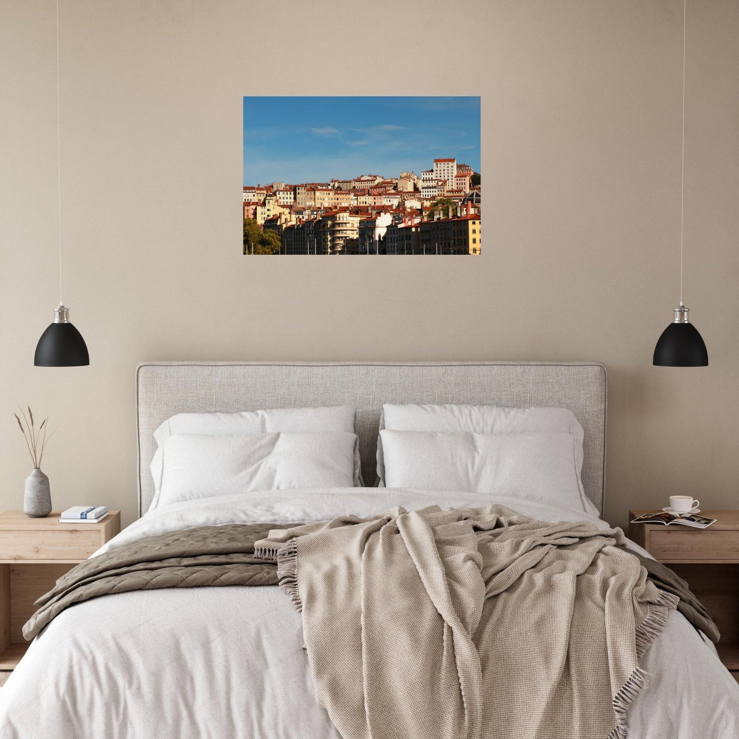 Tableau photo des pentes colorées de la Croix-Rousse à Lyon sur aluminium Dibond mat, présenté dans un intérieur