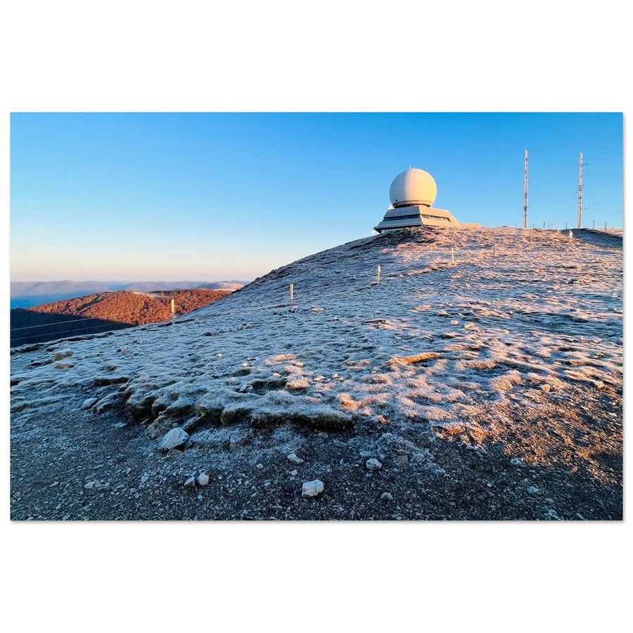 Photo du Grand Ballon et de son radôme en hiver — tableau photo paysage de montagne en Alu Dibond, fabrication française