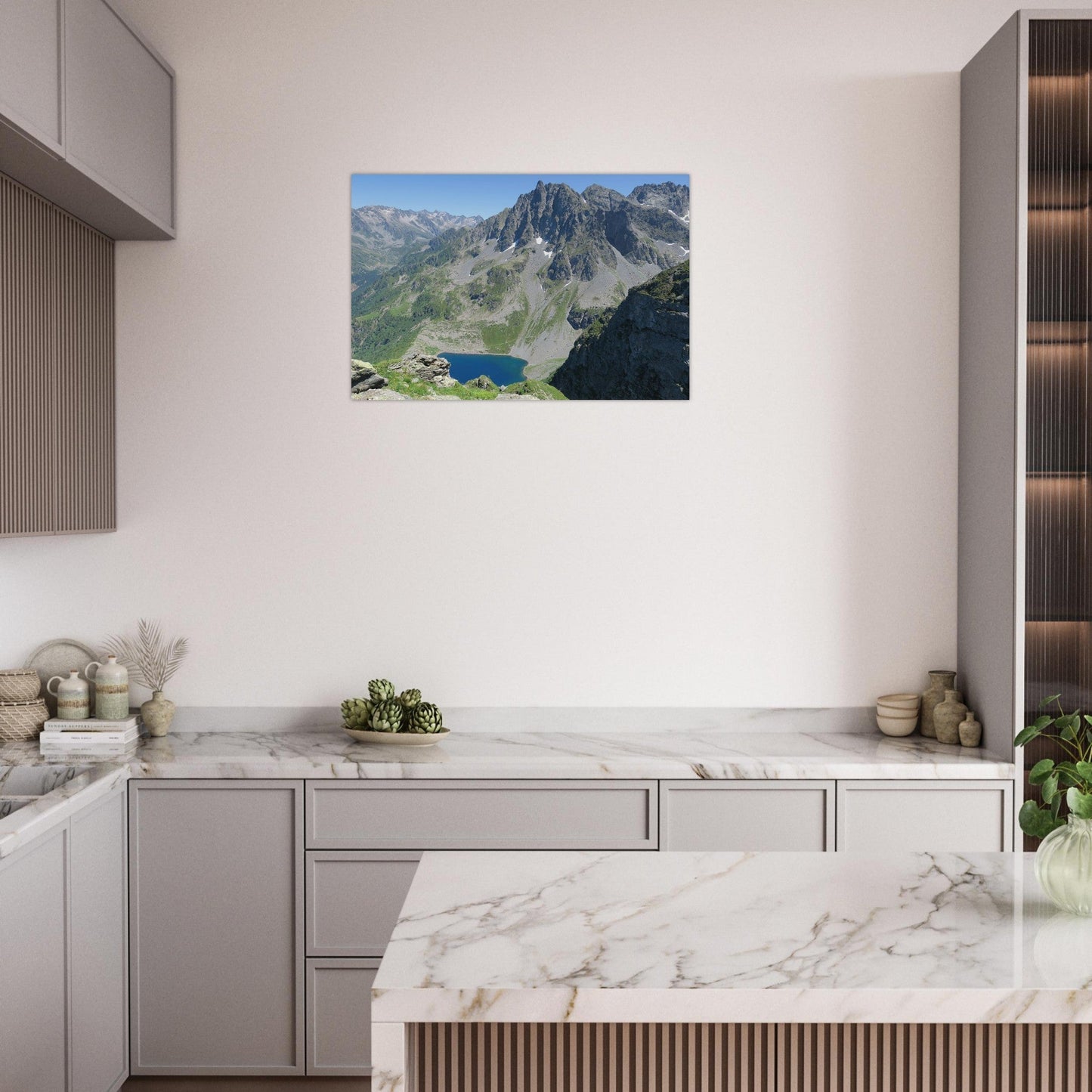 Tableau photo du lac de Crop depuis le pic de Barlet en Belledonne sur aluminium Dibond mat, présenté dans un intérieur
