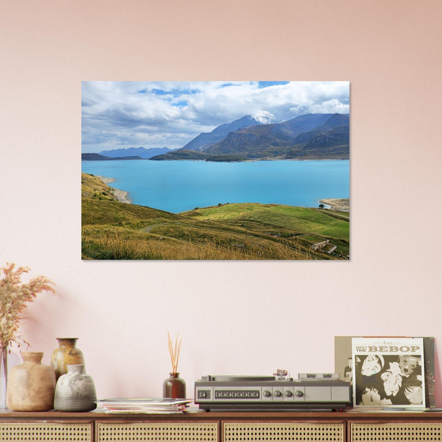 Tableau photo du lac du Mont-Cenis à Val-Cenis sur aluminium Dibond mat, présenté dans un intérieur
