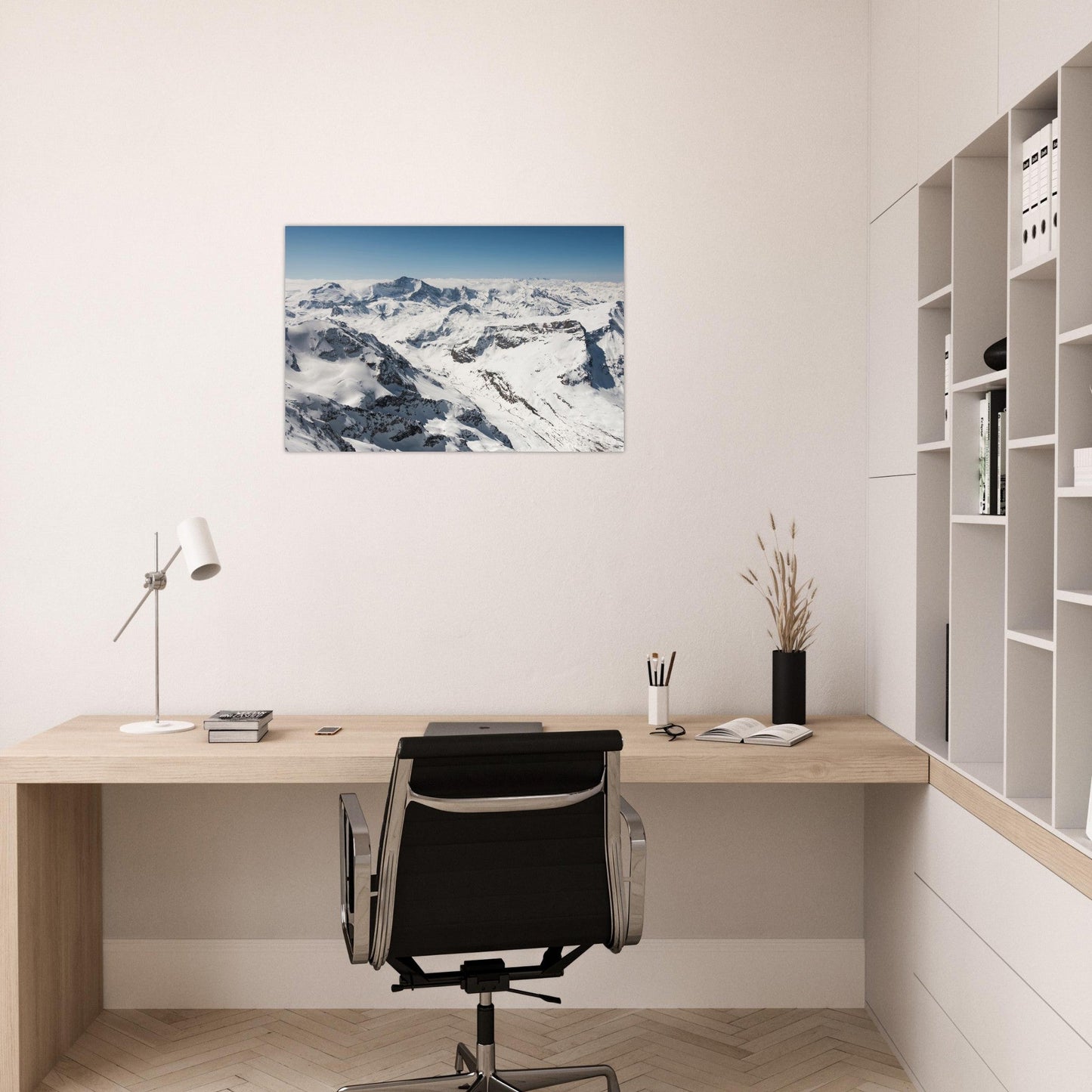 Tableau photo du massif de la Vanoise depuis le sommet du Mont Pourri sur aluminium Dibond mat, présenté dans un intérieur