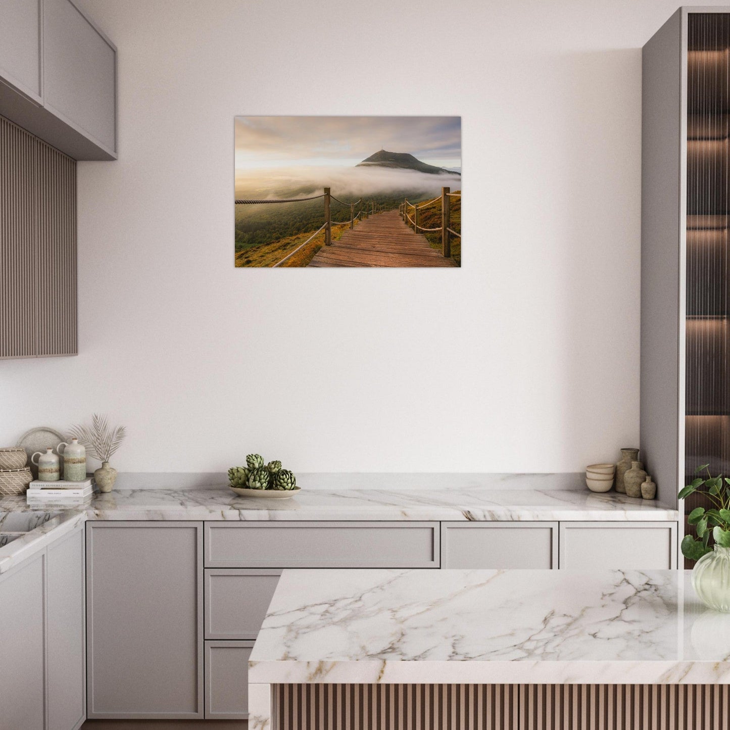 Tableau photo du Puy de Dôme au lever du soleil depuis le Puy de Pariou sur aluminium Dibond mat, présenté dans un intérieur