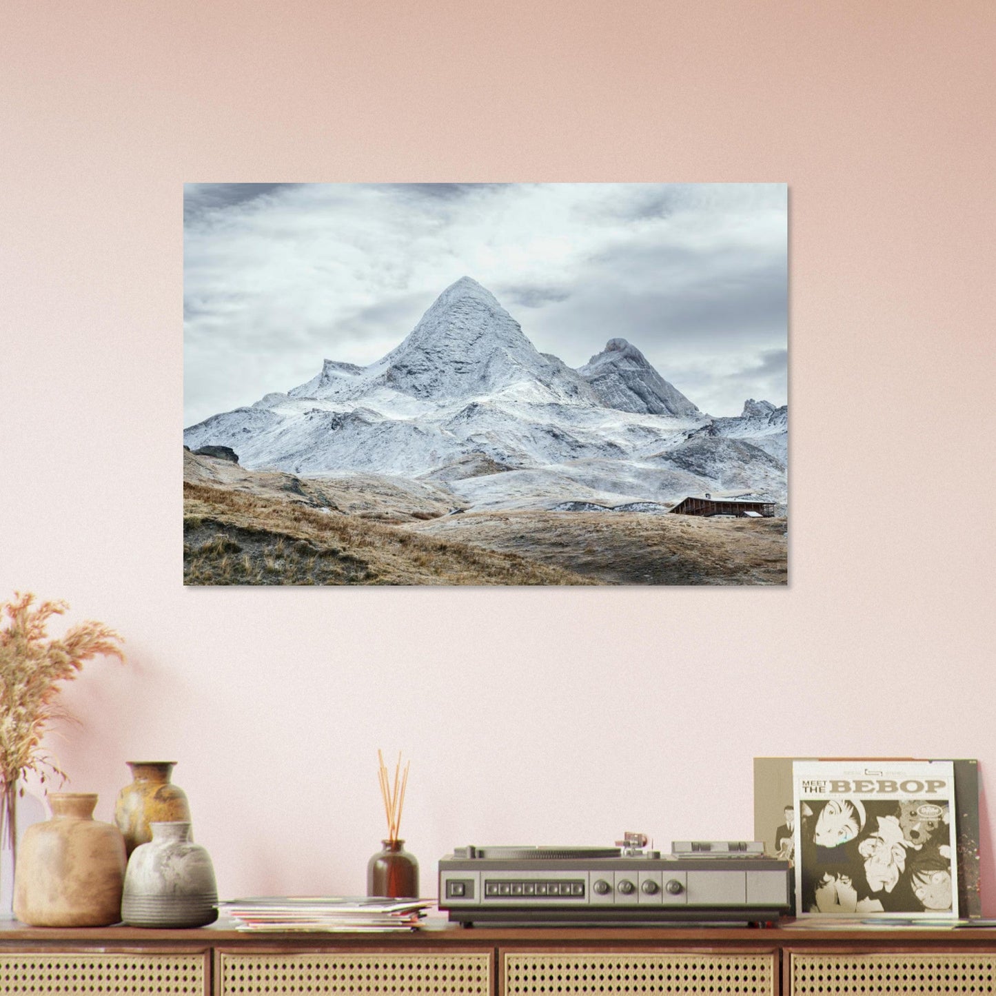 Tableau photo du refuge Agnel face au Pain de Sucre enneigé sur aluminium Dibond mat, présenté dans un intérieur