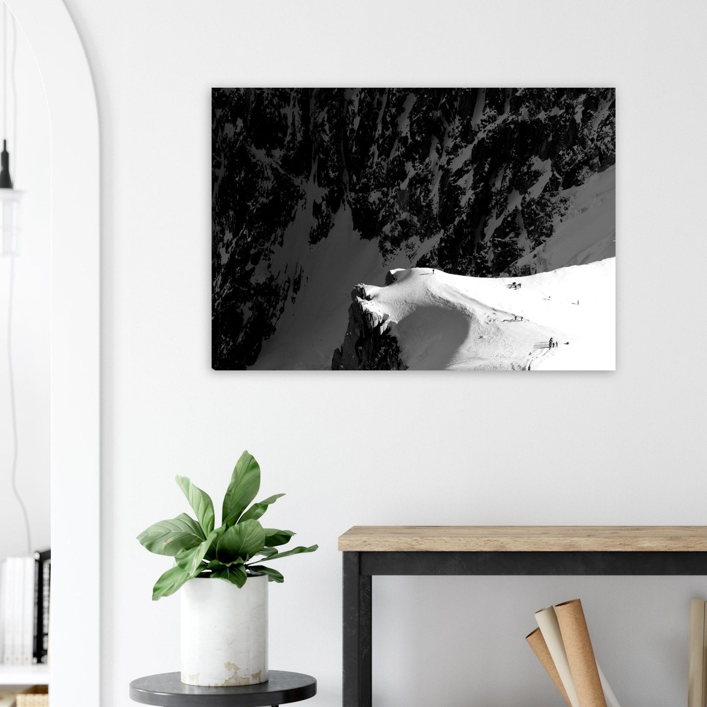 Tableau photo Photo d'alpinistes sur l'Aiguille du Midi 1 - Noir et Blanc — tirage aluminium Dibond mat, fabrication française, prêt à accrocher