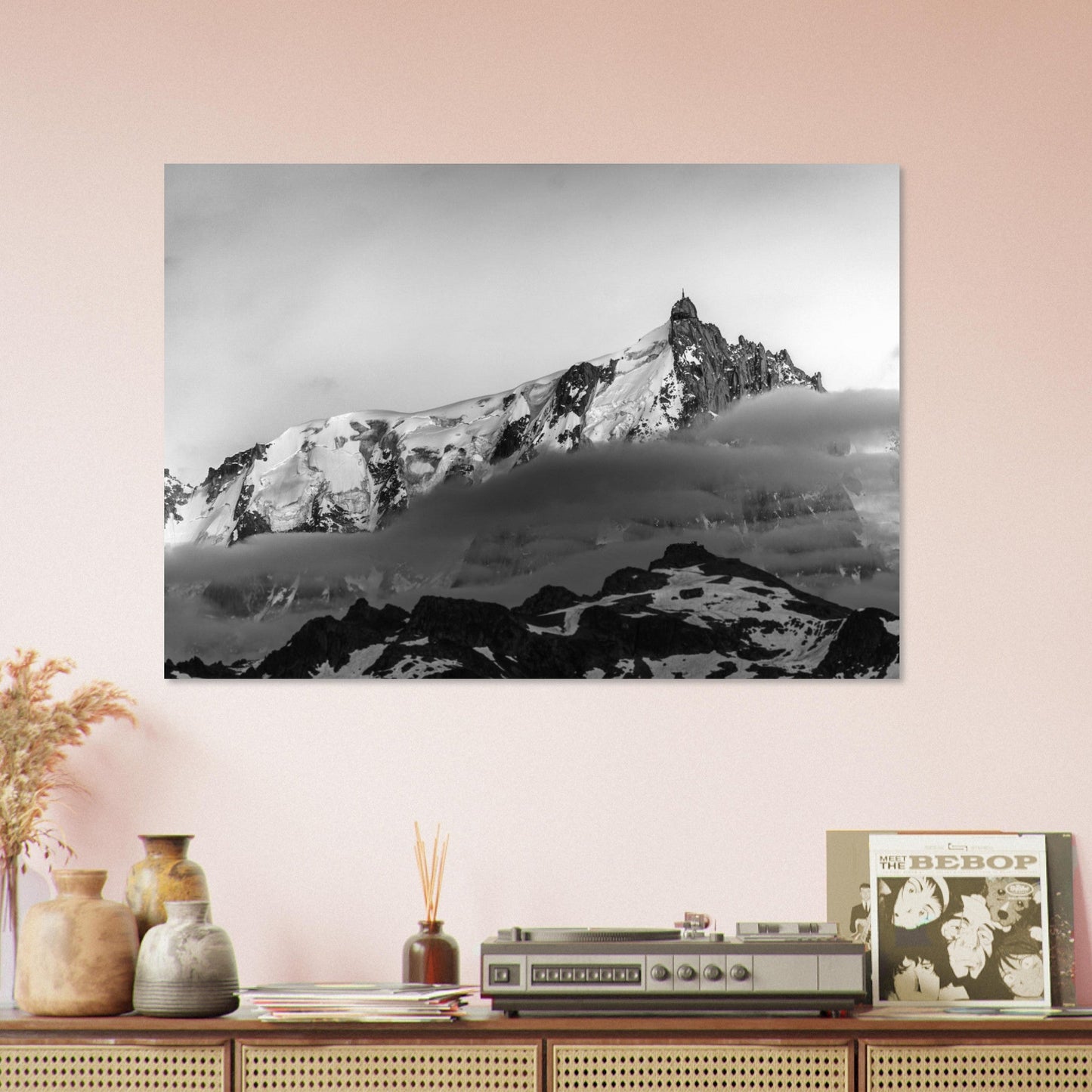Tableau photo Photo d'un coucher de soleil sur l'Aiguille du Midi - Noir & Blanc — tirage aluminium Dibond mat, fabrication française, prêt à accrocher