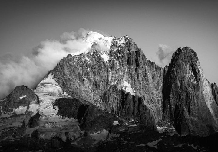 Photographier la montagne en noir et blanc : lumière, contraste et réglages - AluArtMountains