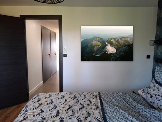 Projet déco dans un loft : 4 tableaux photo Alu Dibond installés (salon, couloir, chambre, buffet) - Tableaux photos paysages ｜ Alu Art Mountains