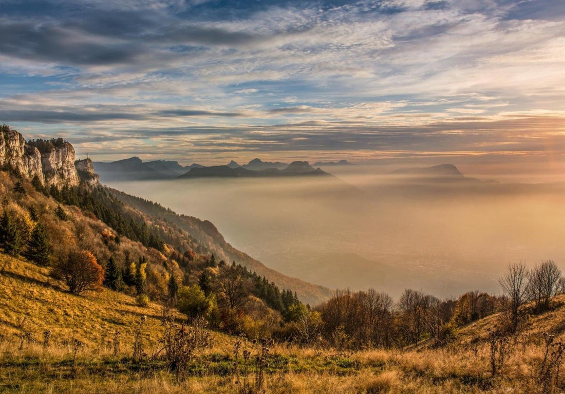 Croix du Nivolet face à la Chartreuse depuis le Revard — photographie de Pierre Thiaville
