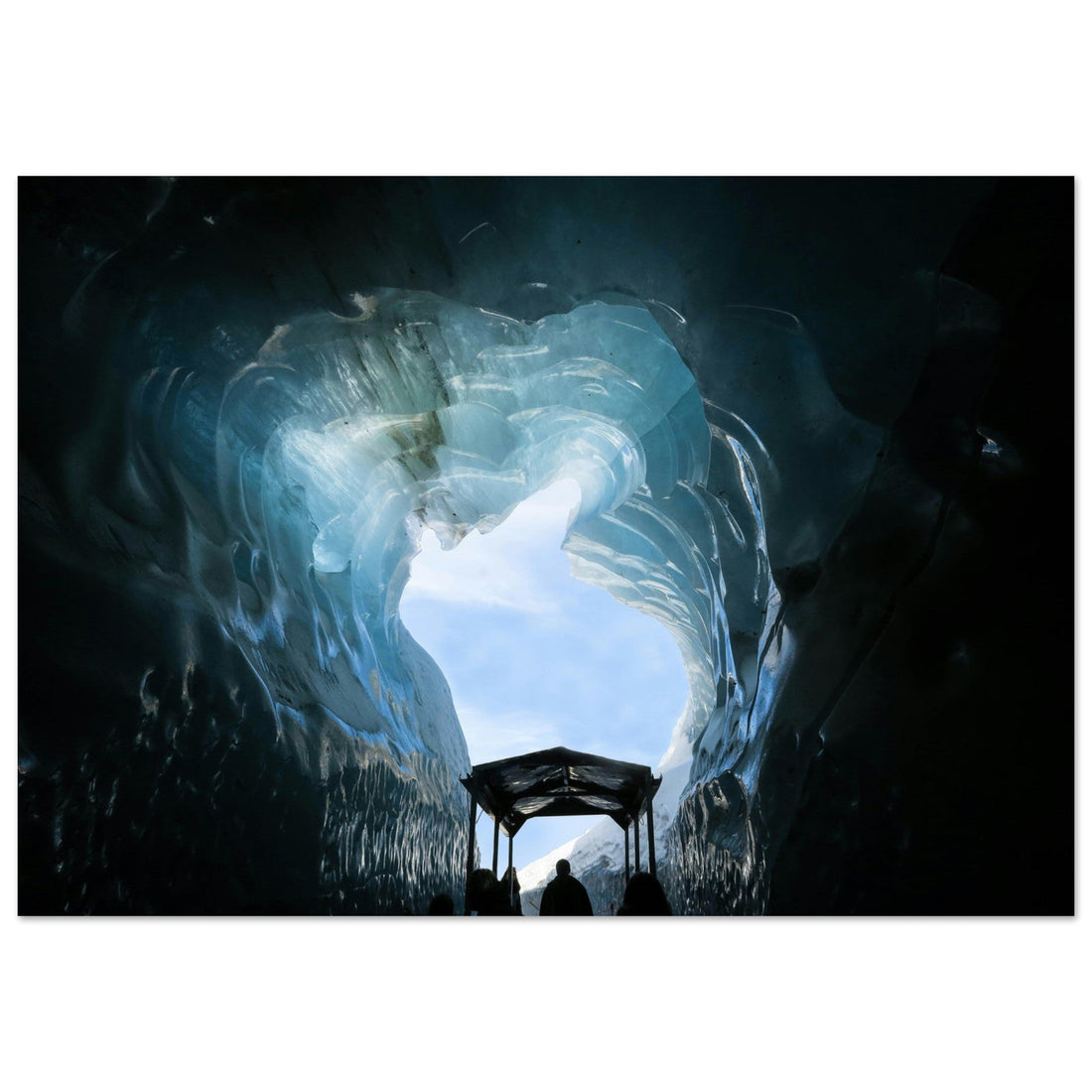Mer de Glace et moraines sous les aiguilles de Chamonix dans le massif du Mont-Blanc