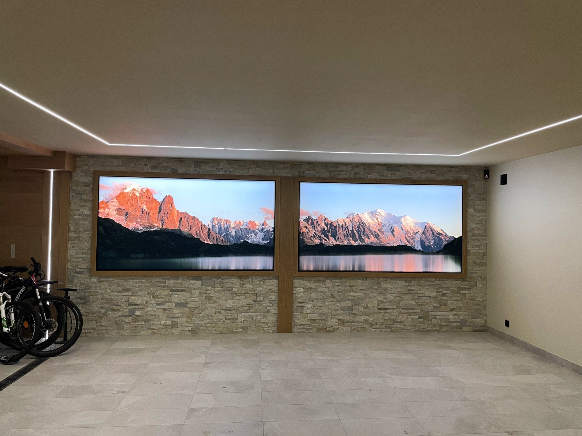 Tableau photo rétroéclairé grand format à Chamonix dans un hall immobilier