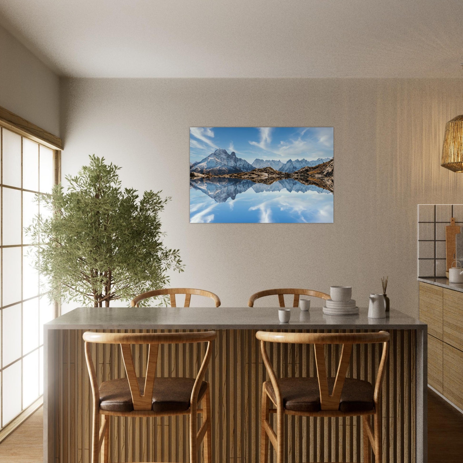 Tableau « Lac Blanc reflétant le massif du Mont-Blanc à Chamonix » dans une cuisine moderne – simulation 50 × 70 cm
