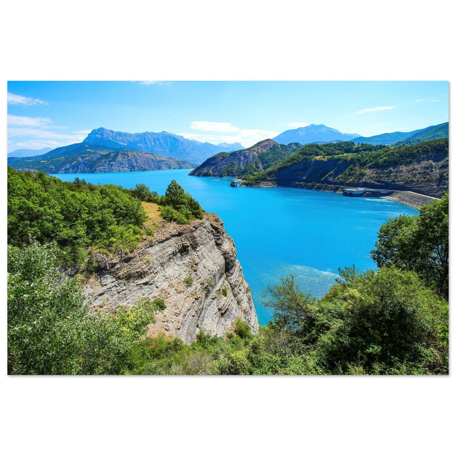Tableau photo du lac de Serre-Ponçon aux eaux turquoise au format 30 × 45 cm sur aluminium Dibond mat