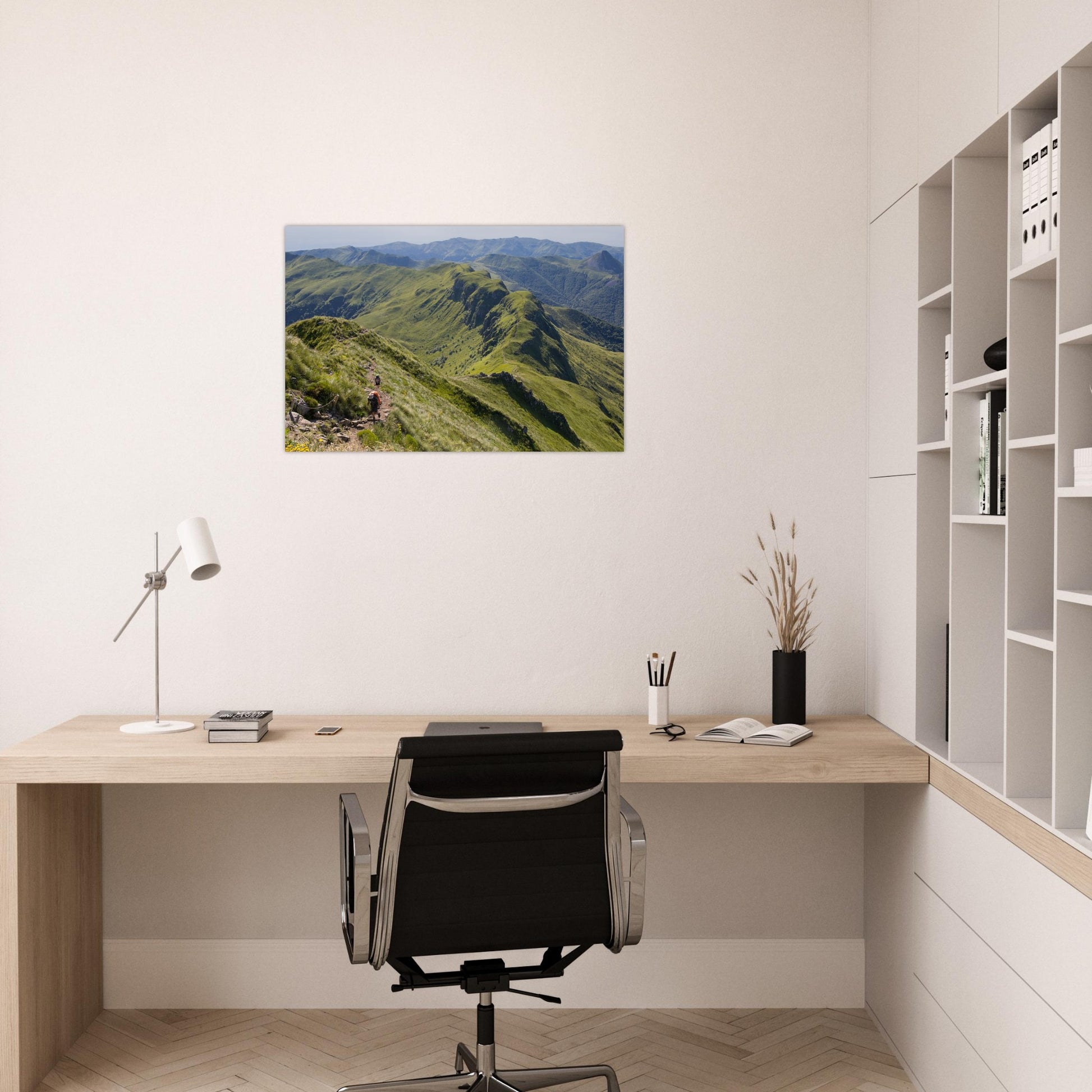 Tableau photo « le panorama volcanique des monts du Cantal depuis le Puy Mary » dans une cuisine moderne – simulation 60 × 90 cm