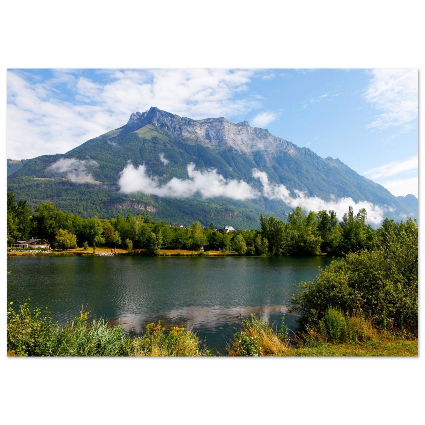Lac de Carouge face à la Dent d’Arclusaz dans les Bauges — tableau photo de montagne en Alu Dibond, fabrication française