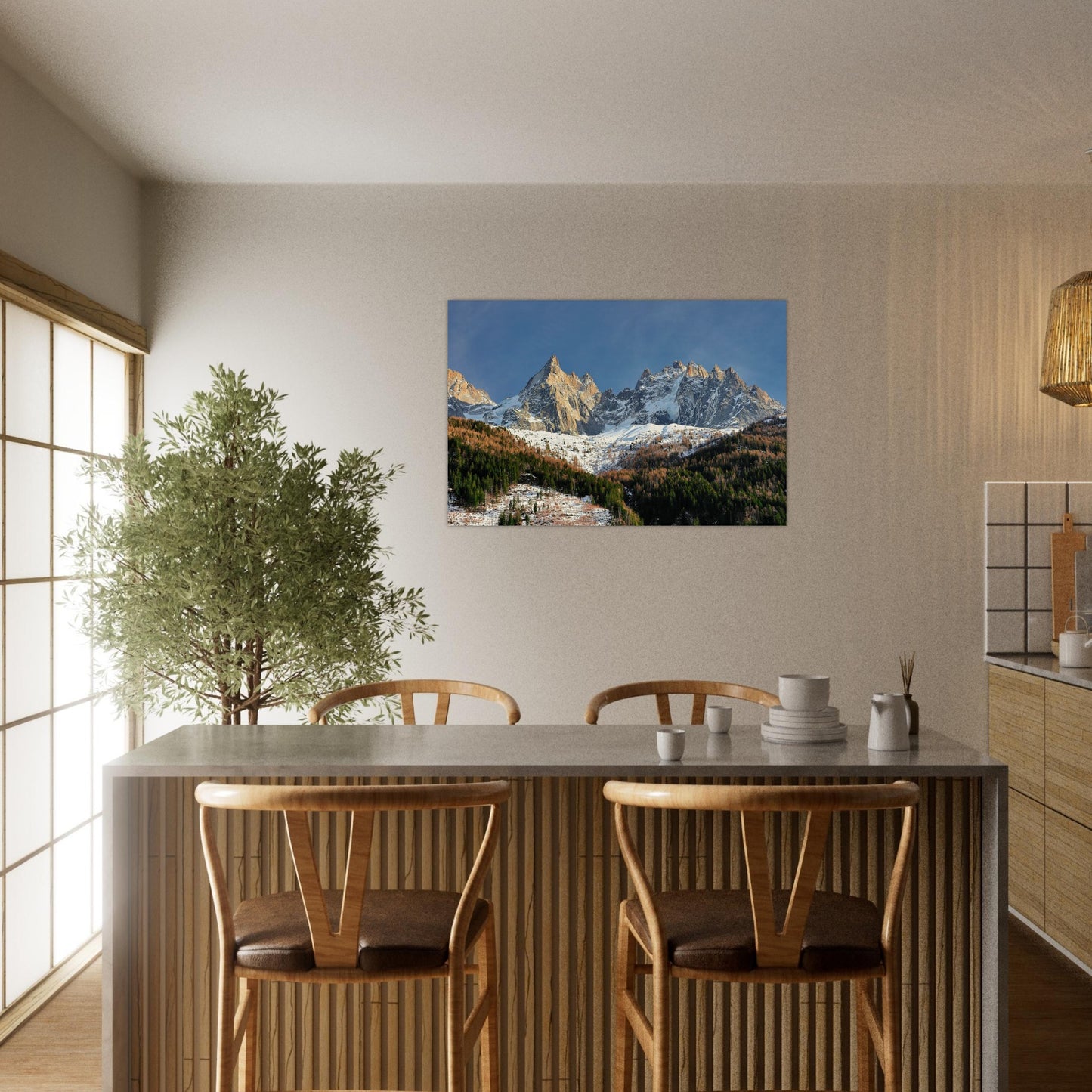 Tableau « Drus et Aiguille Verte au-dessus des mélèzes dorés de Chamonix en automne » en situation intérieure – simulation 50 × 70 cm