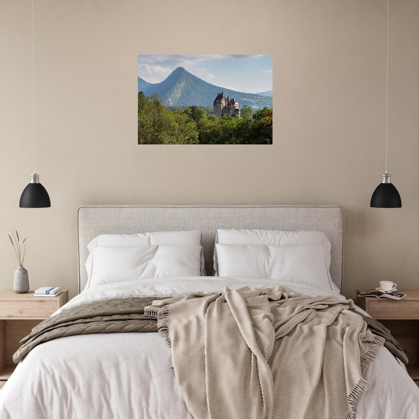 Tableau « château de Duingt au bord du lac d’Annecy en Haute-Savoie » dans un espace de vie – simulation 50 × 70 cm