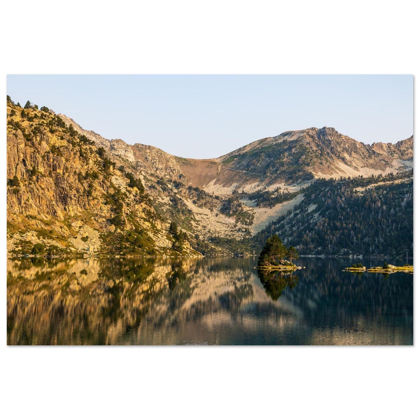 Tableau photo du lac d’Aubert au lever du soleil dans le Néouvielle au format 30 × 45 cm sur aluminium Dibond mat