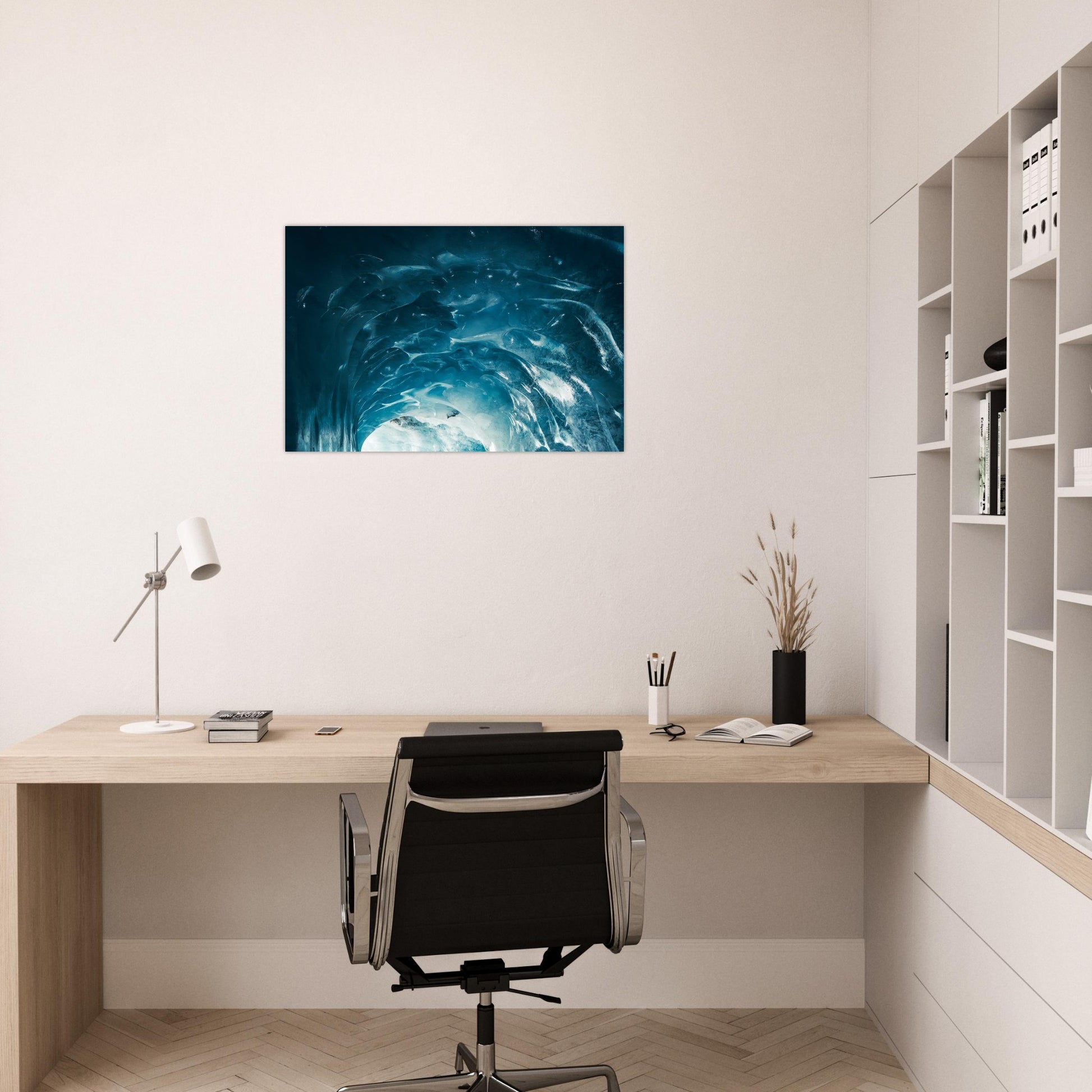 Tableau « grotte de glace bleue de la Mer de Glace au Montenvers à Chamonix » dans un espace de vie – simulation 50 × 70 cm