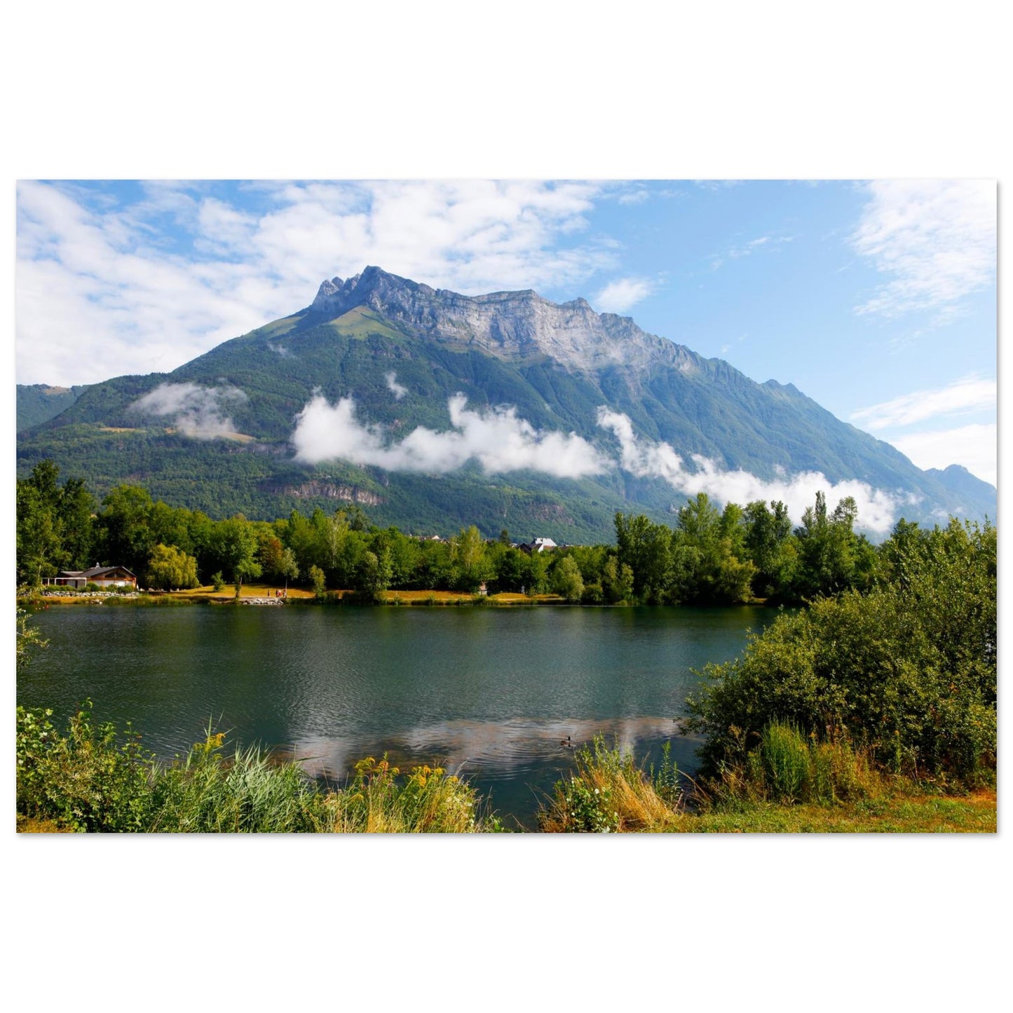 Lac de Carouge face à la Dent d’Arclusaz dans les Bauges — tableau photo de montagne en Alu Dibond, fabrication française
