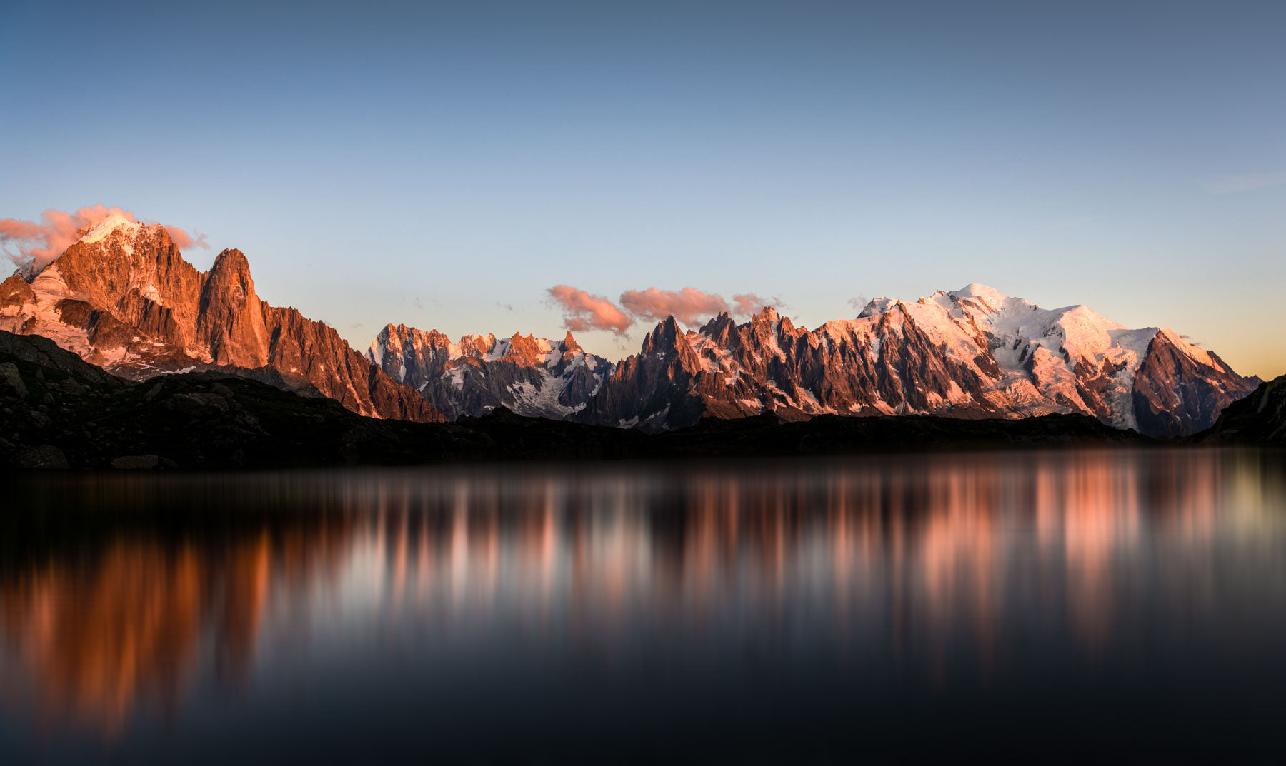 Photo du Mont-Blanc au coucher de soleil, reflet sur lac – tirage alu Dibond.