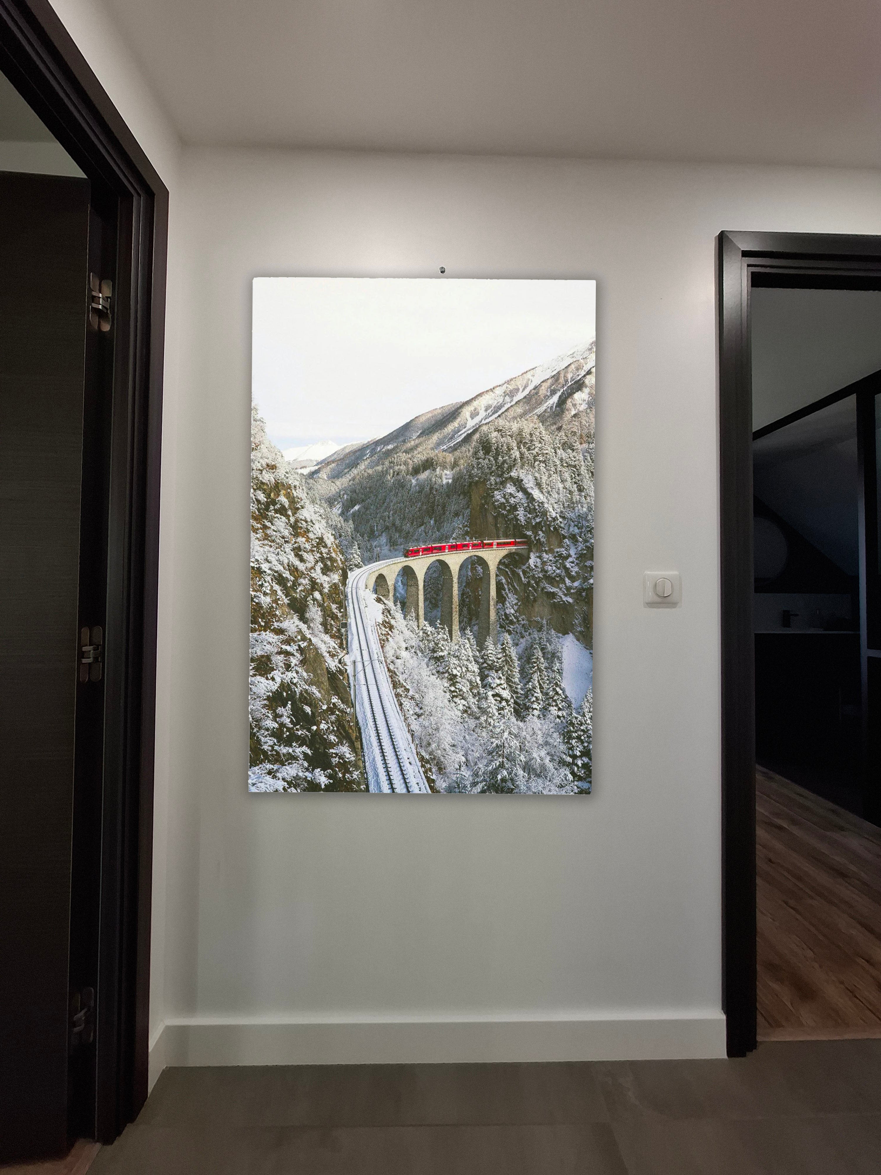 Simulation loft : train suisse sur le viaduc de Landwasser en 60×90 vertical — tirage photo Alu Dibond