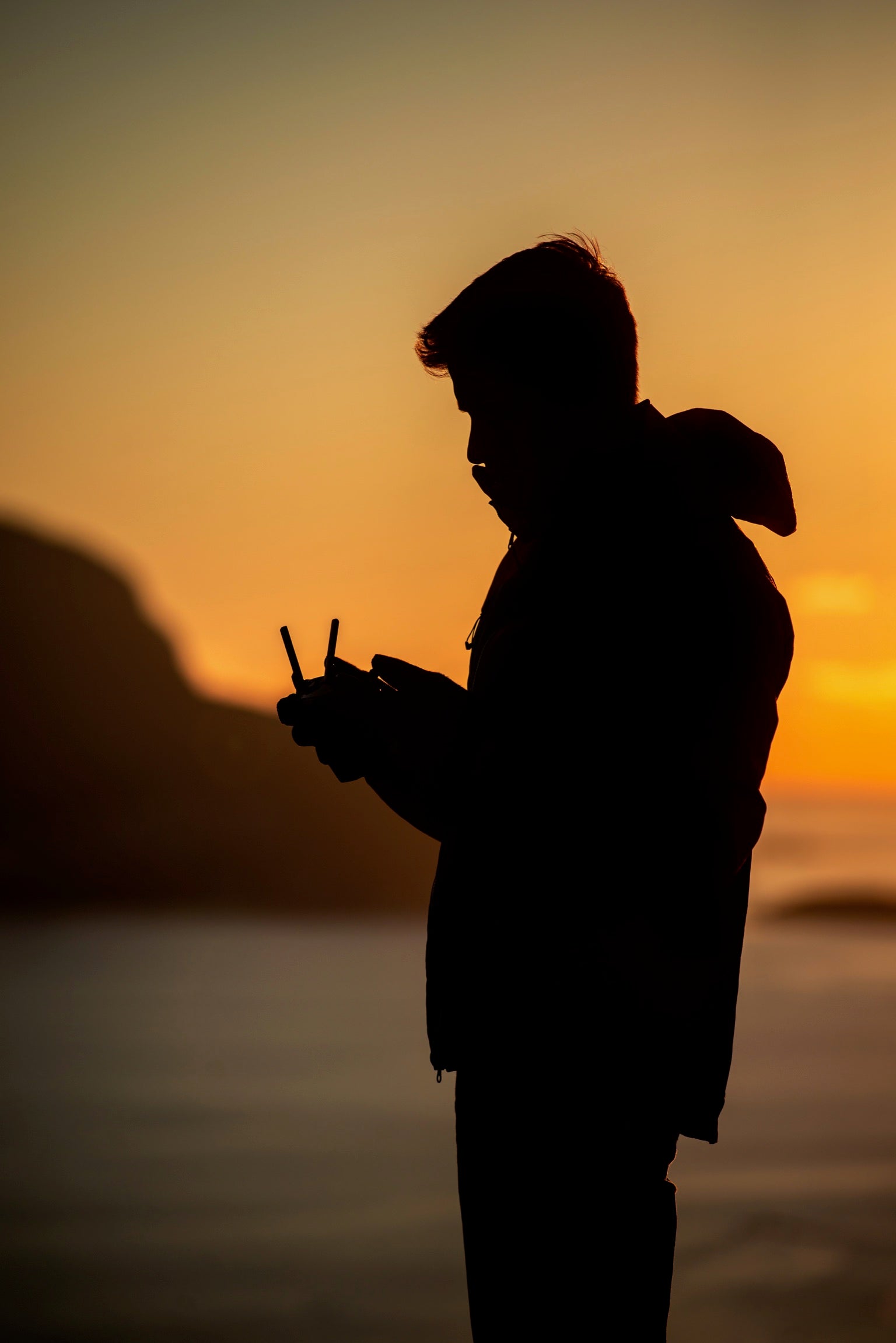 Ski de randonnée depuis un voilier dans un fjord de Norvège avec équipement Haglöfs et prise de vue DJI