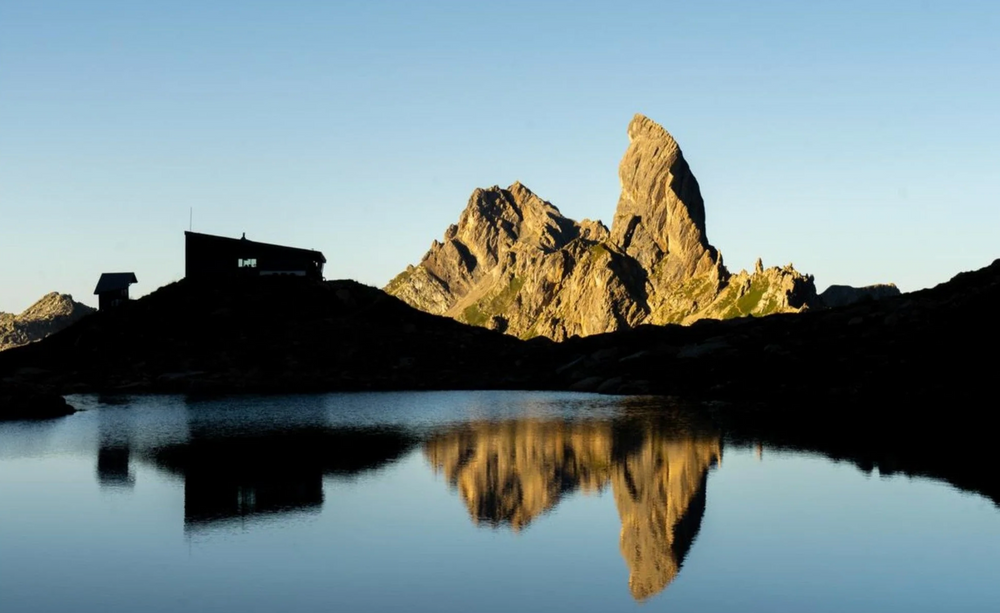 Lac de Presset et Pierra Menta dans le massif du Beaufortain