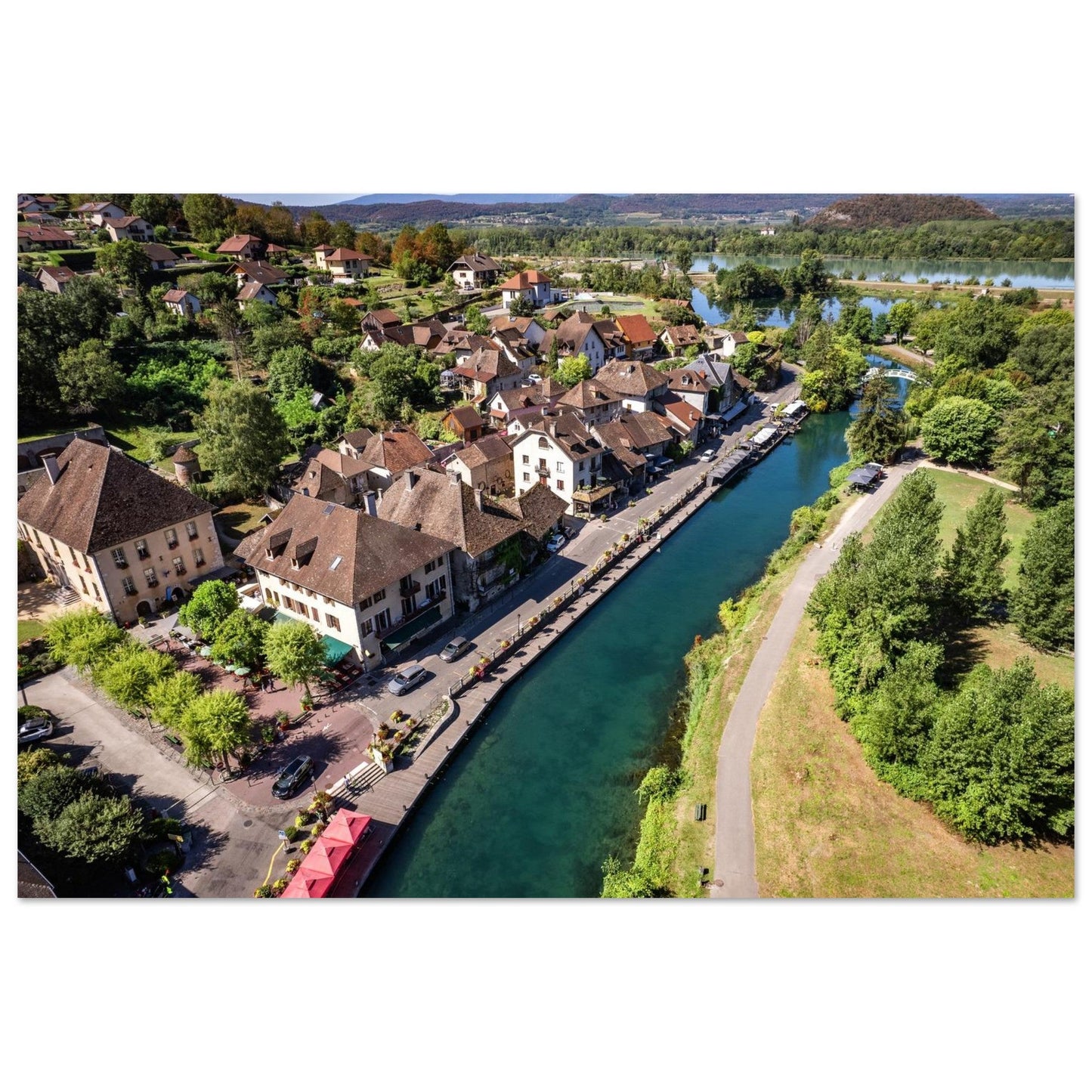 Tableau photo d’une vue aérienne de Chanaz et du canal de Savières sur aluminium Dibond mat, format 60 × 90 cm