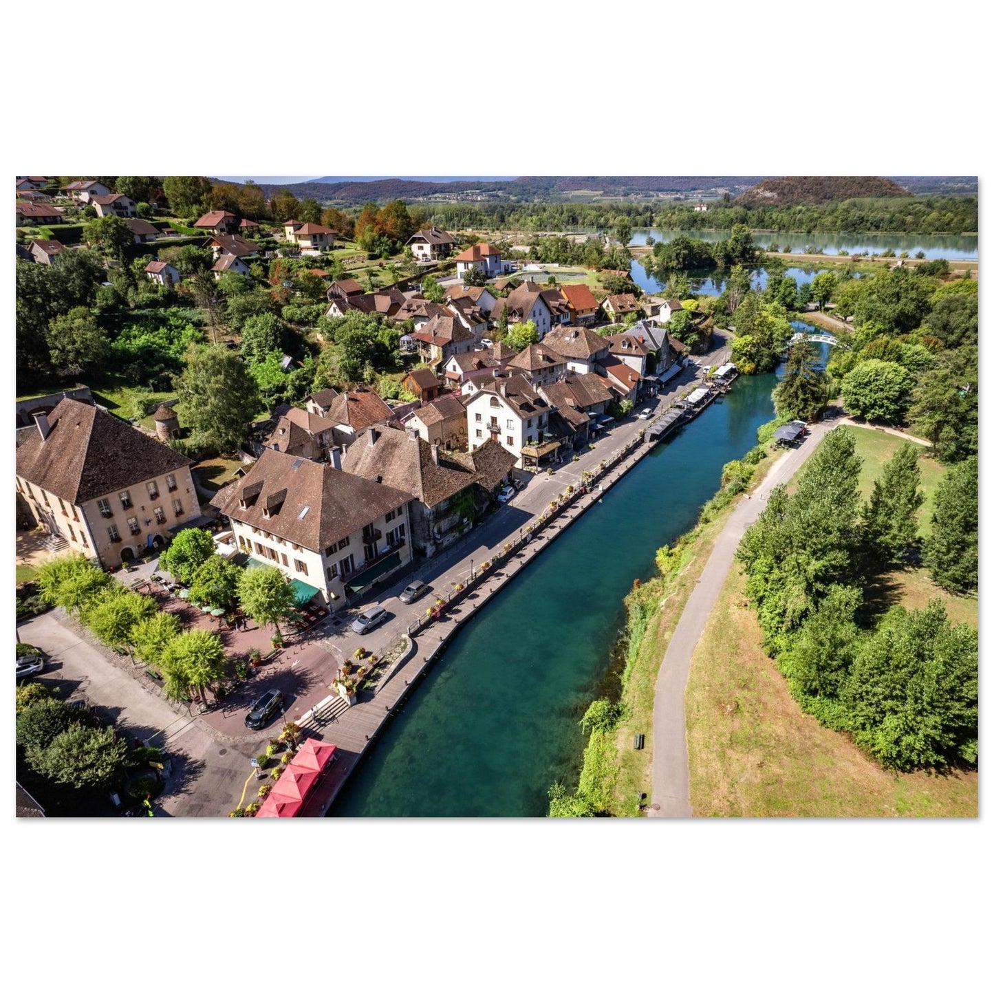 Tableau photo d’une vue aérienne de Chanaz et du canal de Savières sur aluminium Dibond mat, format 30 × 45 cm
