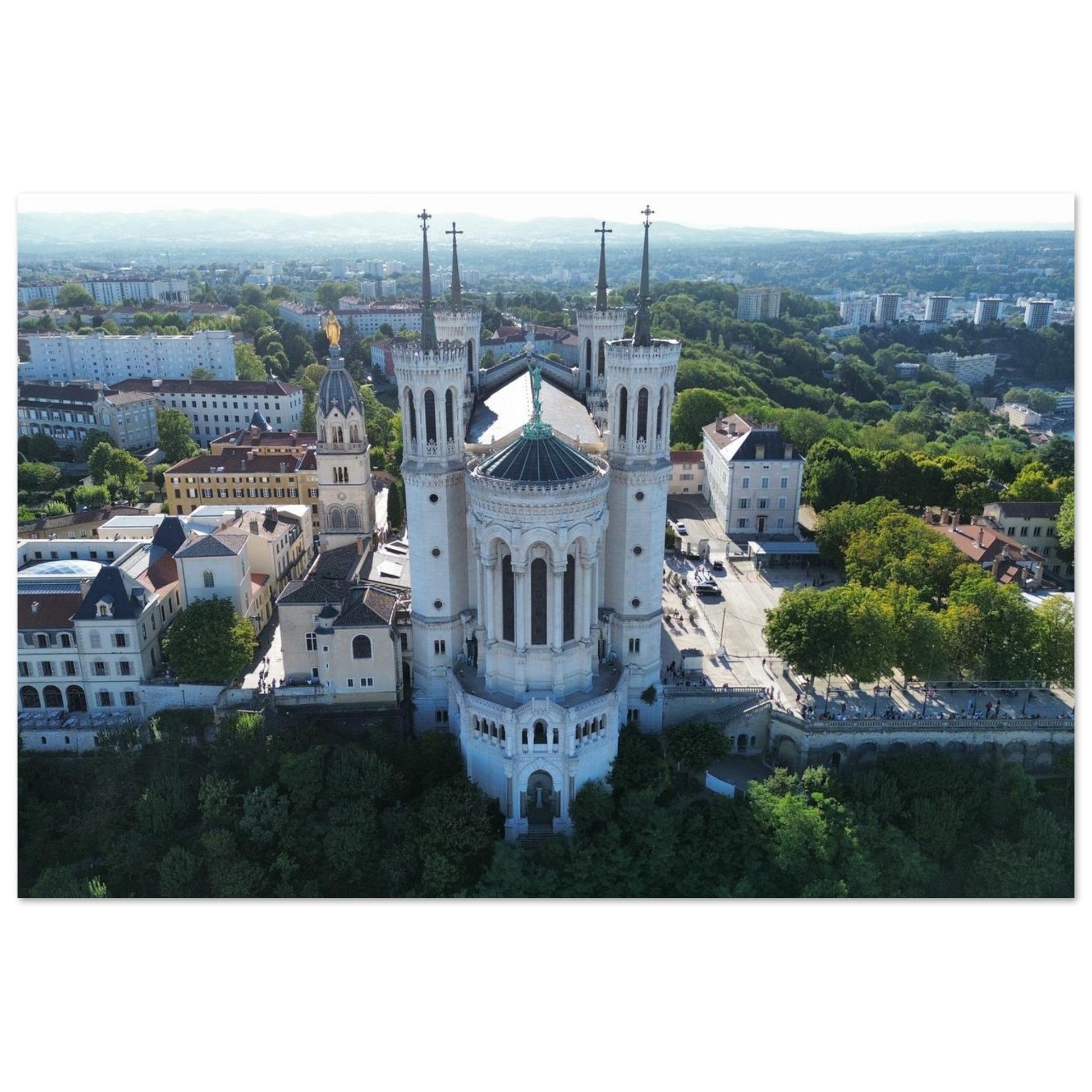 Tableau photo d’une vue aérienne de la basilique Notre-Dame de Fourvière sur aluminium Dibond mat, format 30 × 45 cm