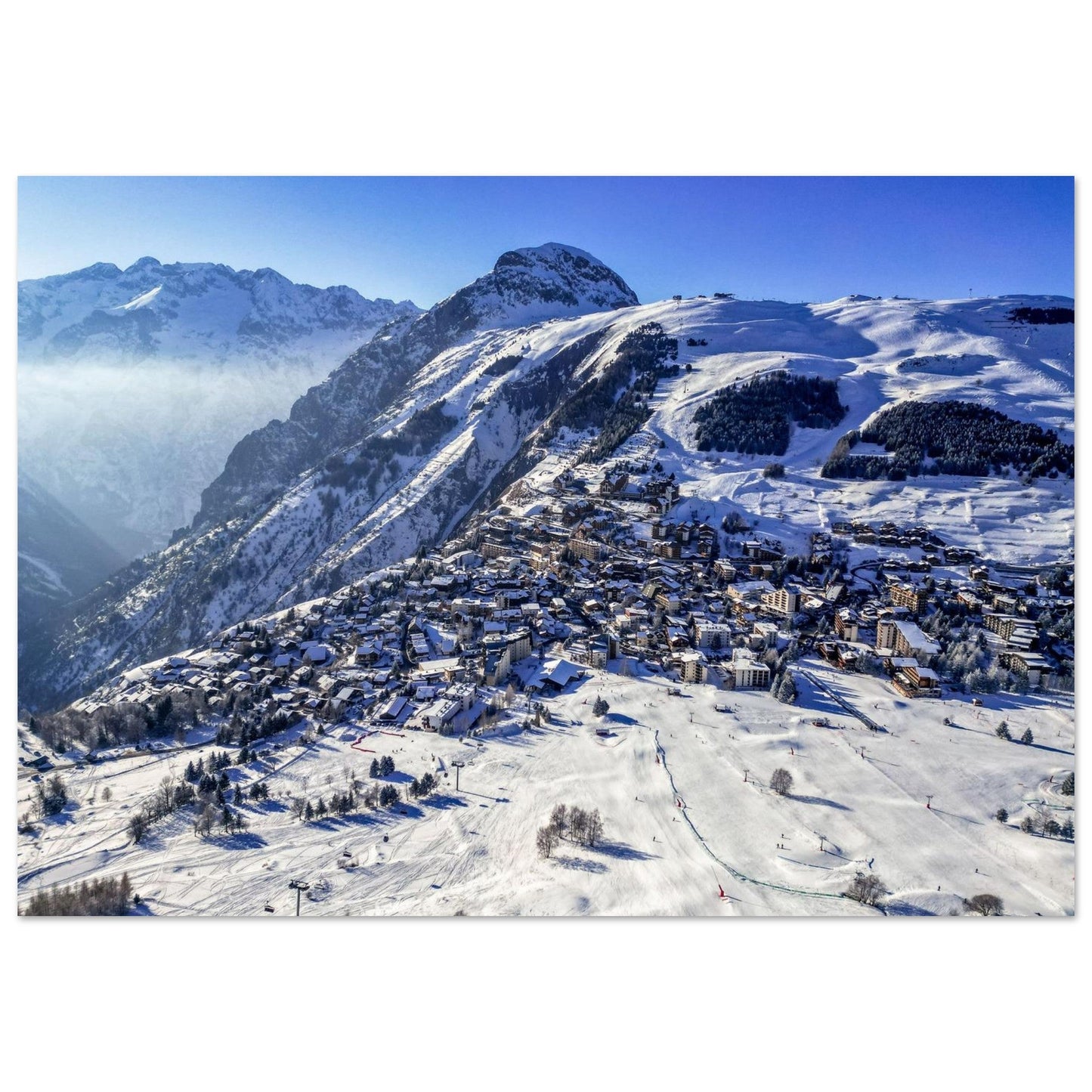 Photo aérienne des Deux Alpes sous la neige — tableau photo paysage de montagne en Alu Dibond, imprimé à la commande en France