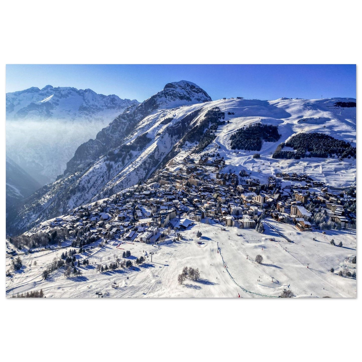 Photo aérienne des Deux Alpes sous la neige — tableau photo paysage de montagne en Alu Dibond, imprimé à la commande en France