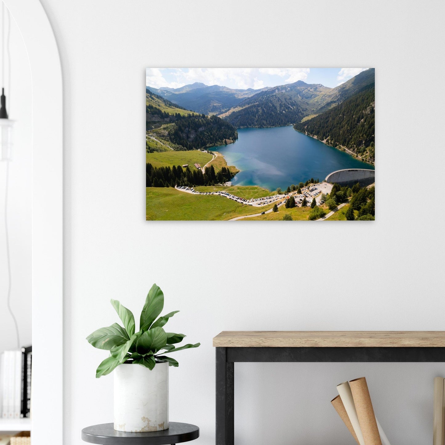 Photo aérienne du lac et du barrage de Saint-Guérin — tableau photo paysage de montagne en Alu Dibond, fabrication française