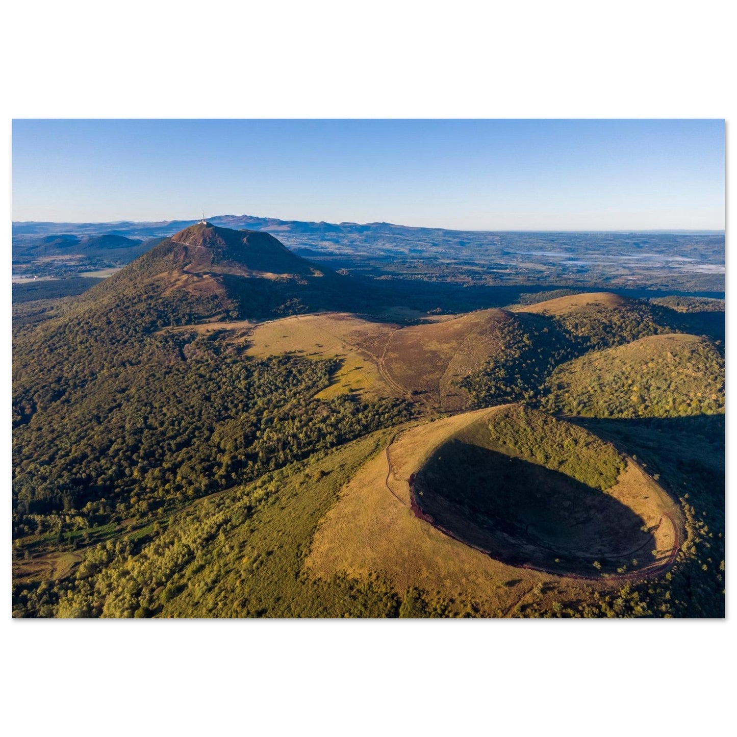 Tableau photo d’une vue aérienne du Puy de Pariou et du Puy de Dôme sur aluminium Dibond mat, format 70 × 100 cm