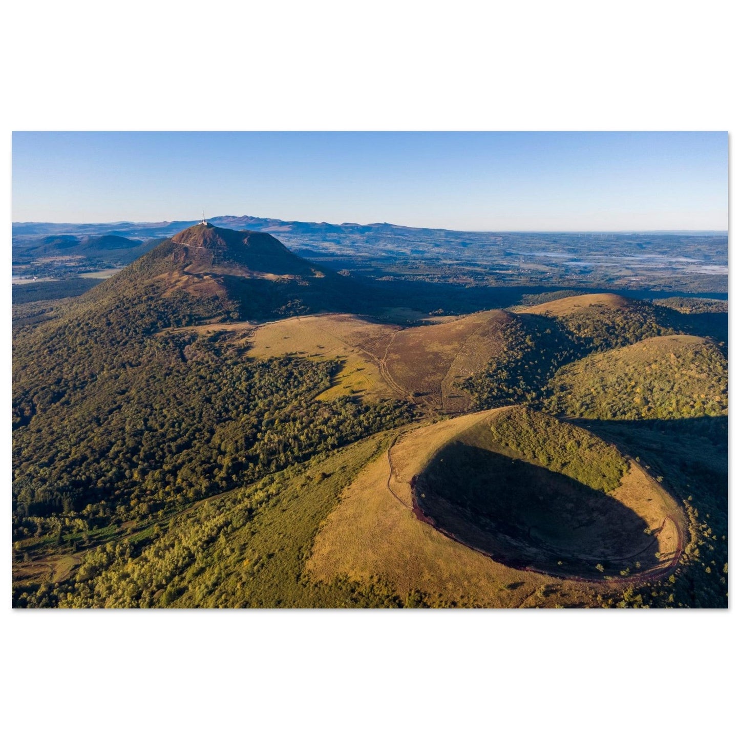 Tableau photo d’une vue aérienne du Puy de Pariou et du Puy de Dôme sur aluminium Dibond mat, format 50 × 75 cm