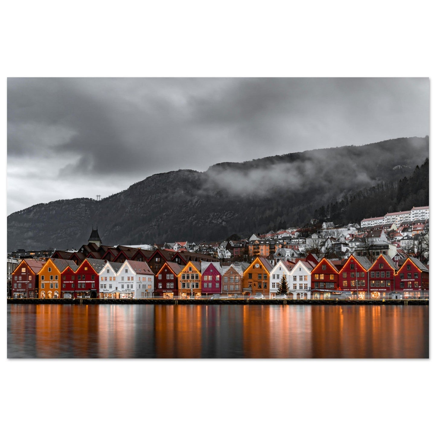 Tableau photo Photo des Bergen — Bryggen, maisons hanseatiques, Norvège — tirage aluminium Dibond mat, fabrication française, prêt à accrocher