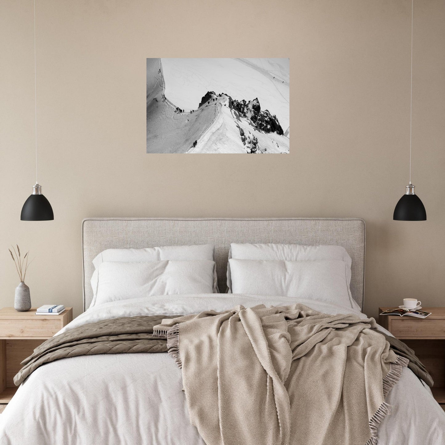 Photo d’alpinistes à l’Aiguille du Midi en noir et blanc — tableau photo paysage de montagne en Alu Dibond, imprimé à la commande en France