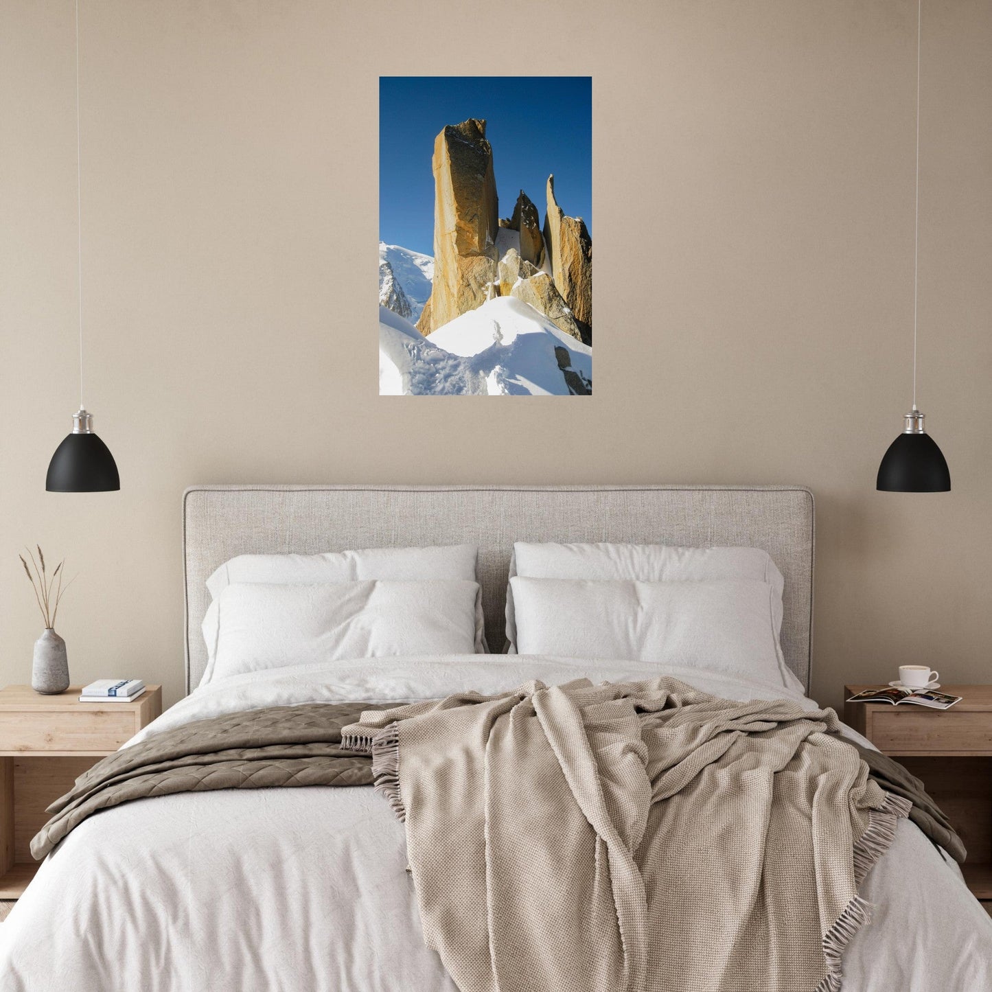 Tableau photo d’alpinistes sur l’arête des Cosmiques sur aluminium Dibond mat, présenté dans un intérieur