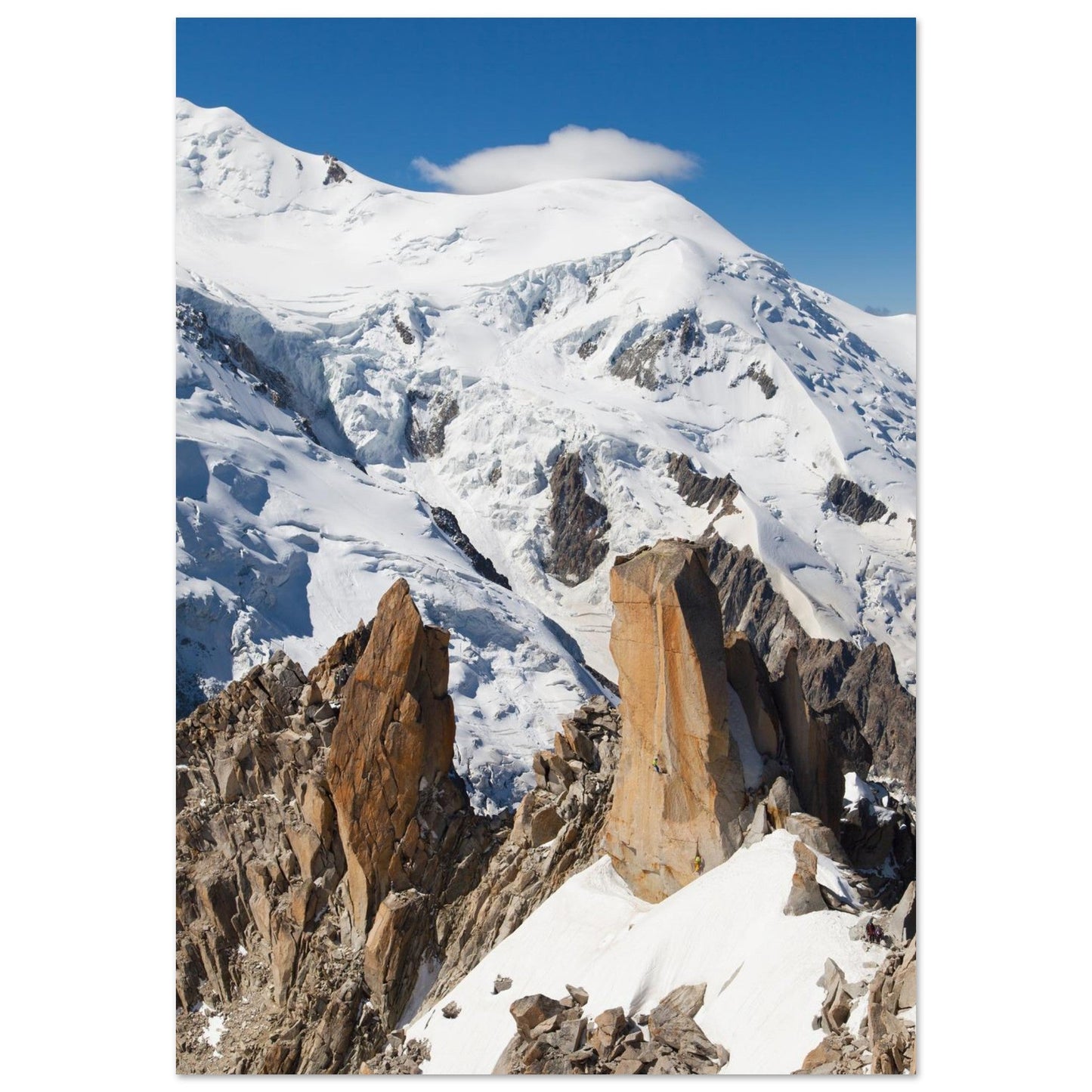 Tableau photo d'Alpinistes sur l’arête des Cosmiques face au Mont-Blanc sur aluminium Dibond mat, format 70 × 100 cm