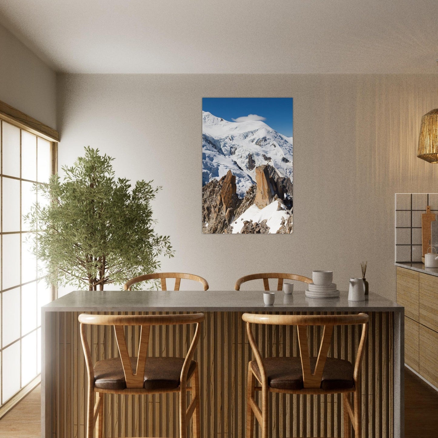 Tableau photo d'Alpinistes sur l’arête des Cosmiques face au Mont-Blanc sur aluminium Dibond mat, présenté dans un espace de vie