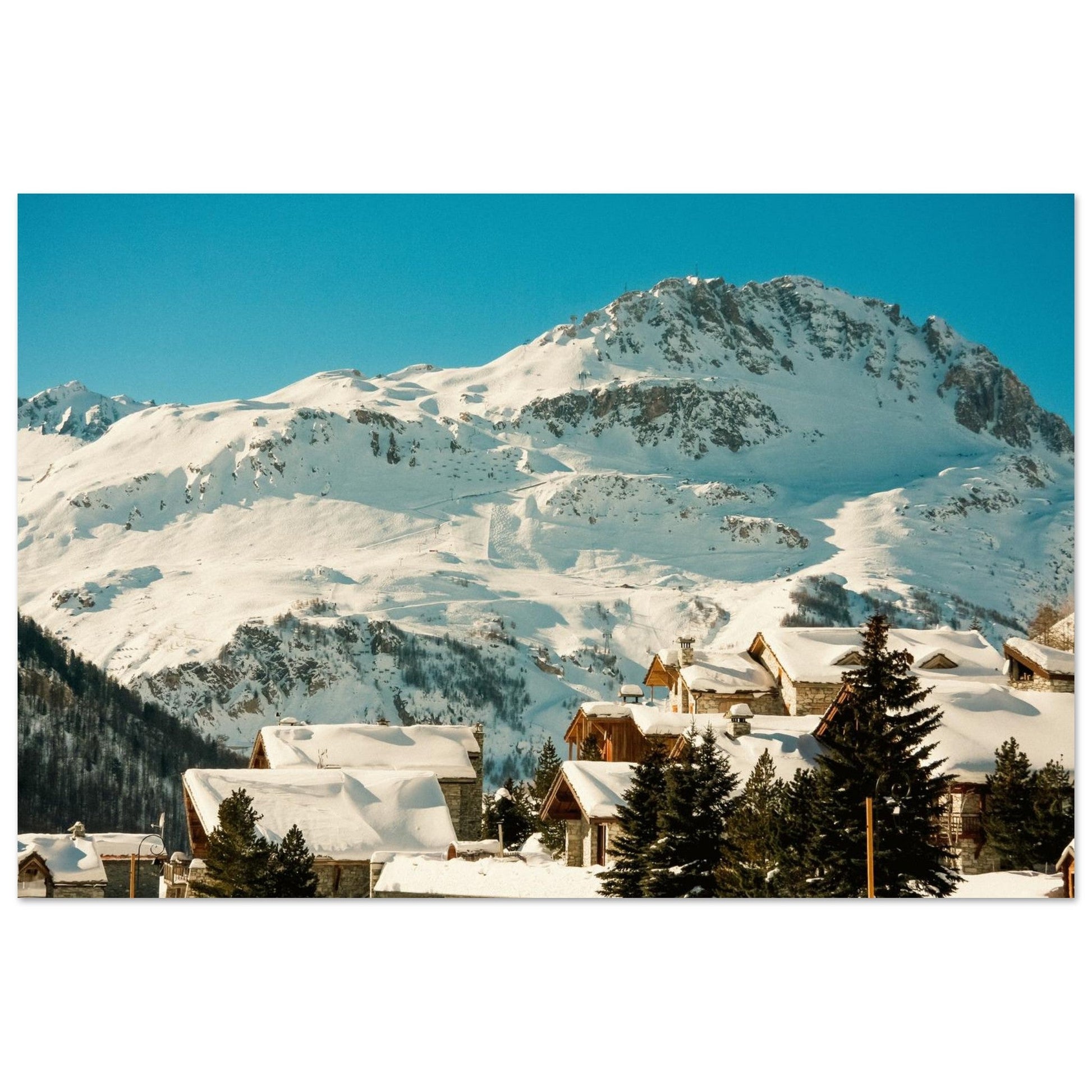 Photo de chalets enneigés à Val d’Isère — tableau photo paysage de montagne en Alu Dibond, fabrication française