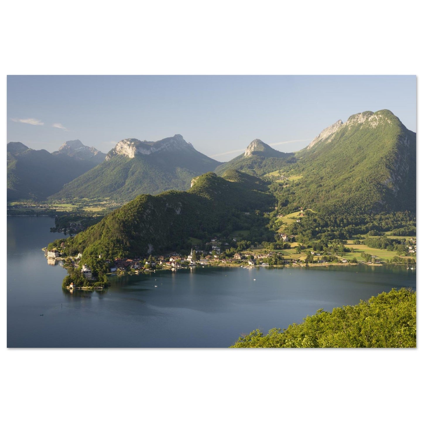 Photo de Duingt et du lac d’Annecy depuis le col de la Forclaz — tableau photo paysage de montagne en Alu Dibond, fabrication française