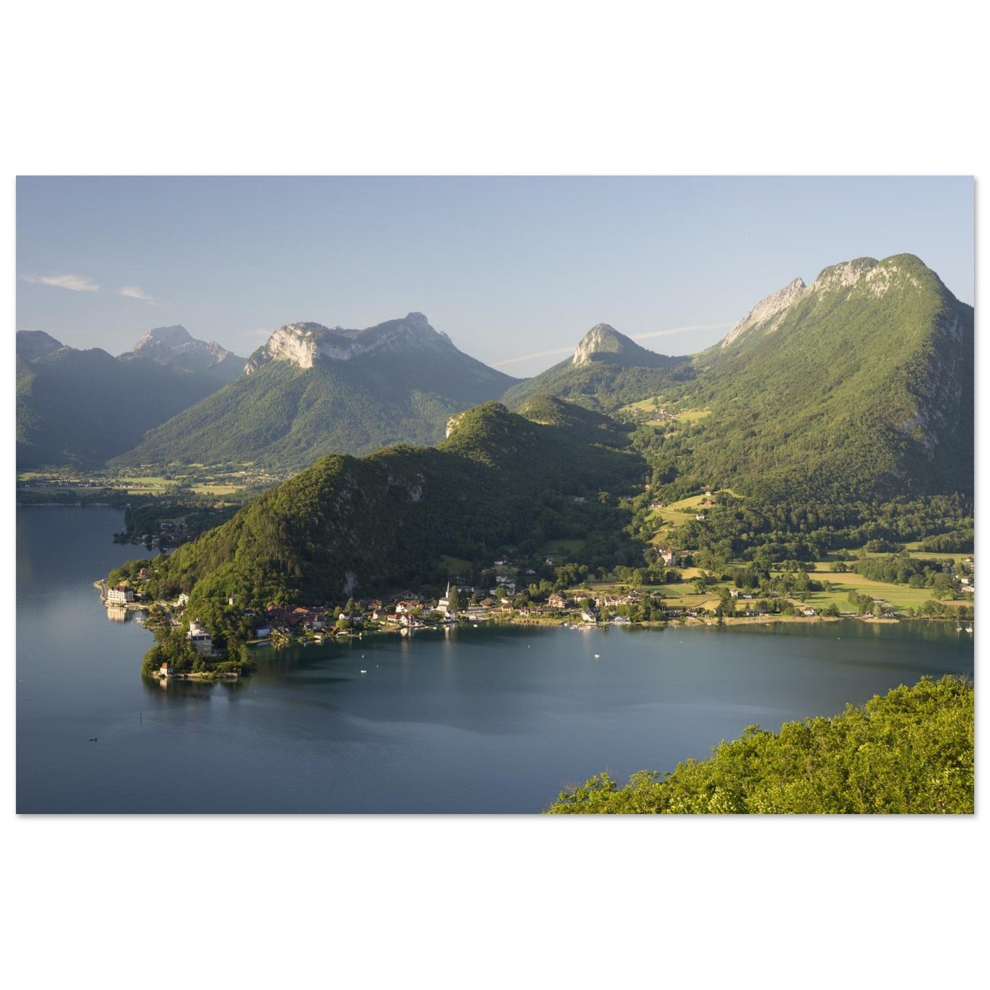 Photo de Duingt et du lac d’Annecy depuis le col de la Forclaz — tableau photo paysage de montagne en Alu Dibond, fabrication française